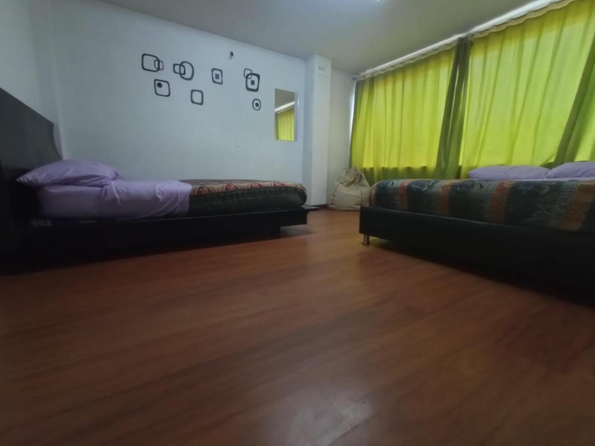 Habitación Doble con 2 camas y baño compartido